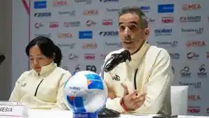 JELANG-LAGA-Pelatih-Timnas-Futsal-Putri-Indonesia-Luis-Estrella.jpg