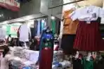 Penjual Seragam Sekolah di Pasar Blauran Sepi Pembeli