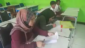 daftar-ulang-di-SMPN-2-Ciamis.jpg