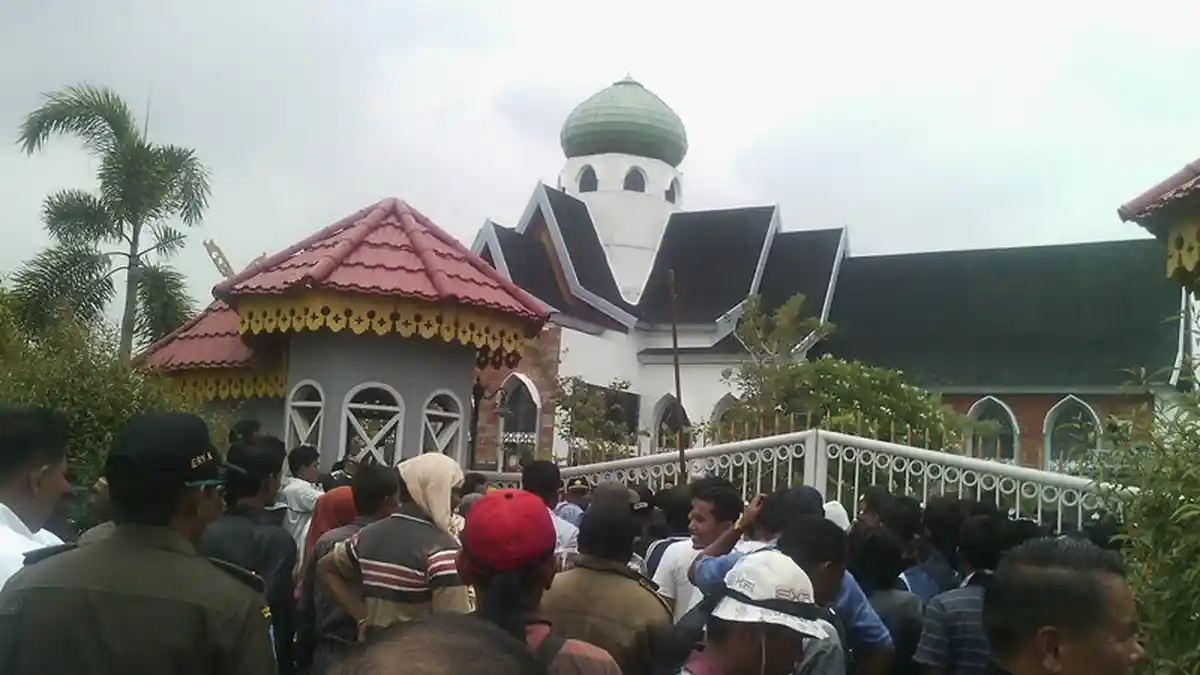 Arara Abadi Serobot Lahan, Warga Demo DPRD Siak