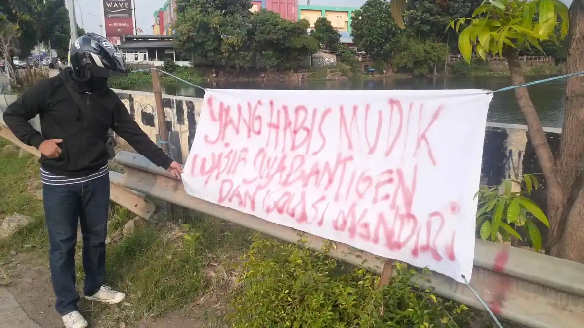 Marak Spanduk Warga Minta Pemudik Swab Antigen dan Isolasi Mandiri Saat Kembali ke Tangsel