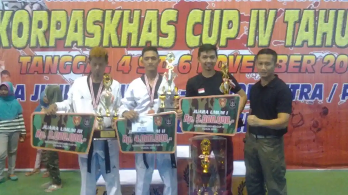 PPLP Riau Juara Umum Kejurnas Taekwondo Dankorpaskhas Cup IV 2016