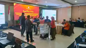 Suasana-Sidang-Pleno-Rekapitulasi-Hasil-Suara-Pemilukada-Kolaka-Sulawesi-Tenggara.jpg