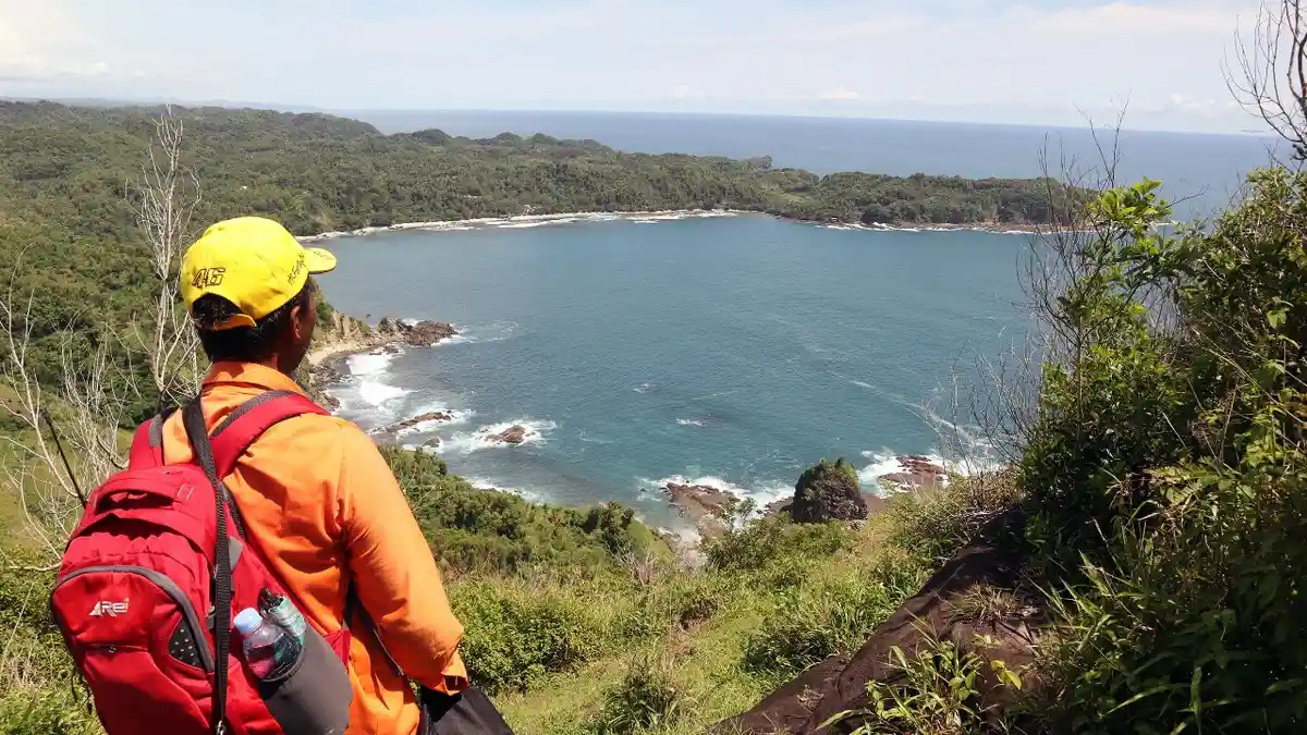 Menatap Samudera Hindia, Menjejak Gunung Api Purba di Pantai Wediombo