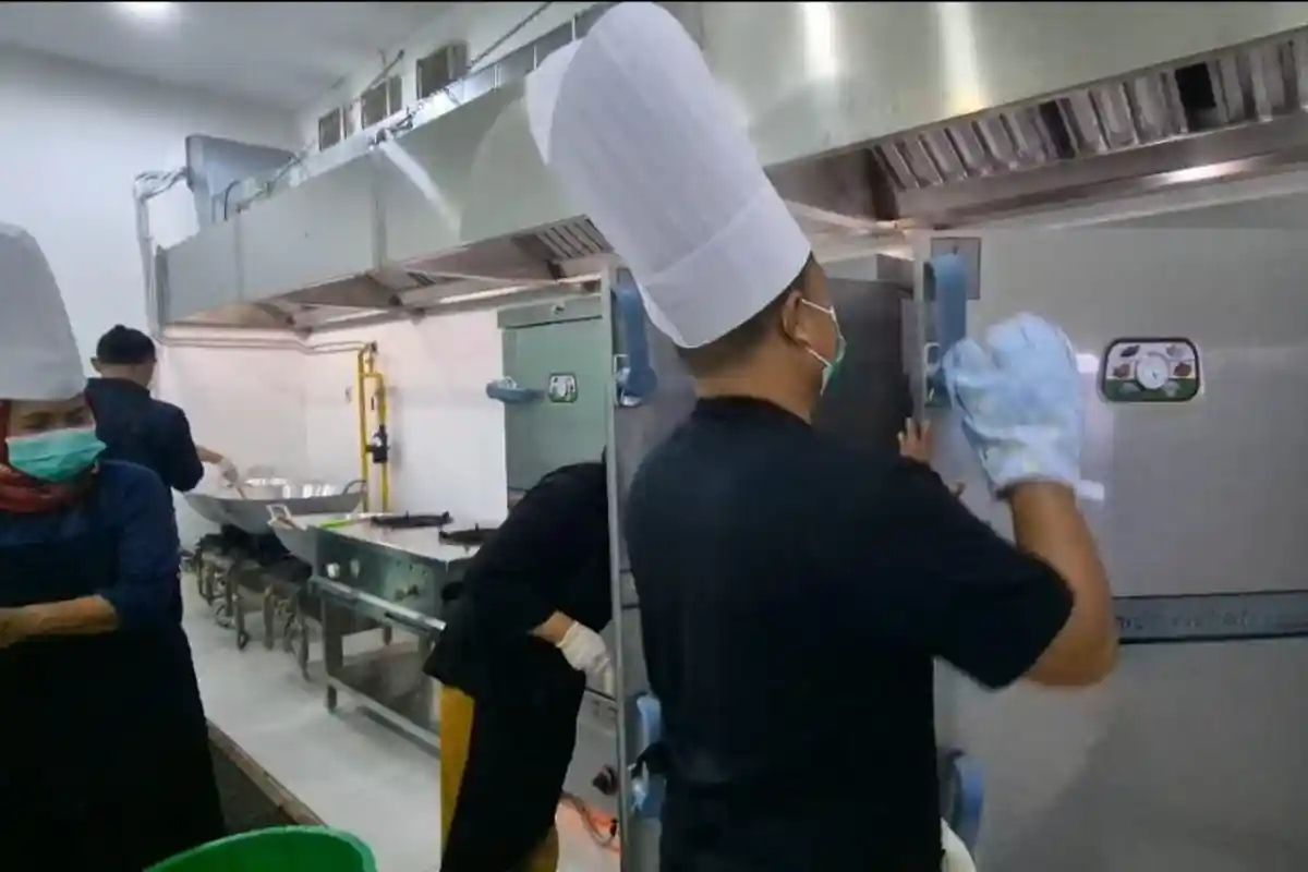 Depok Memliki 6 Dapur yang Melayani Program Makan Bergizi Gratis, Yuk Intip Kegiatan di Dalamnya