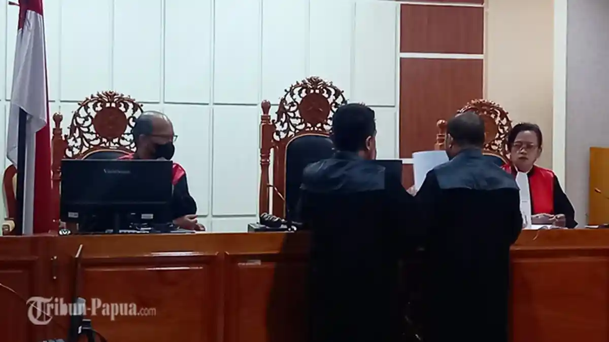Mangkir di Sidang Perdana, JPU Minta Hakim Lakukan Penahanan Terhadap Johannes Rettob