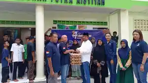 Tim-DPW-NasDem-NTT-menyerahkan-bantuan-di-asuhan-Aisyiyah-Kota-Kupang.jpg