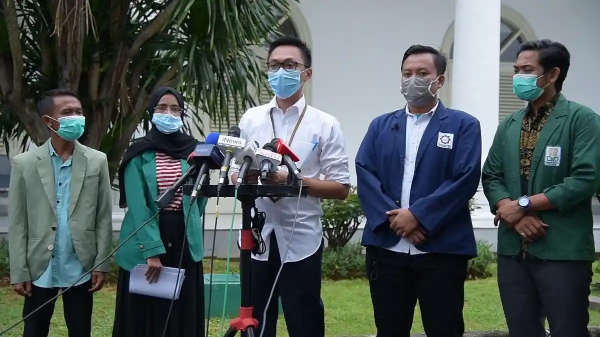 Stafsus Presiden Terima Audiensi BEM PTKIN Di Istana Ihwal UU Cipta Kerja