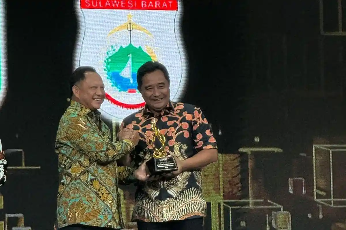 Sukses Kendalikan Inflasi di Sulbar Pj Bahtiar Raih Penghargaan Kompas TV Disaksikan Jajaran Menteri