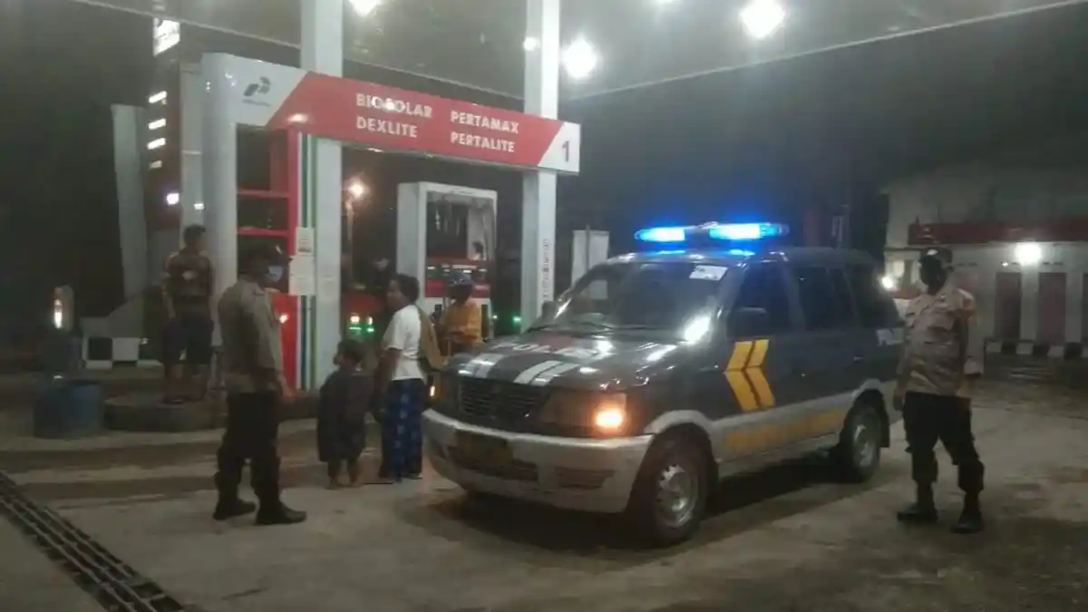  Ciptakan Kamtibmas Aman Dan Kondusif Malam Hari Polsek Laguboti Patroli Blue Light