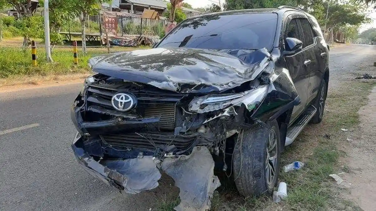 Ingin Parkir di Tempat Wisata, Mobil Malah Terjun ke Jurang 30 Meter, Sopir Tewas