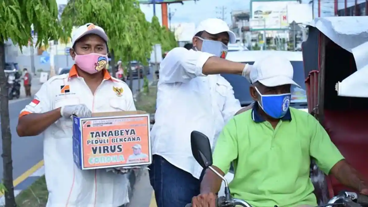 Antisipasi Penyebaran Virus Corona, Pengguna Jalan di Bireuen Dibagikan Masker