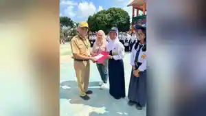 20260602-apresiasi-kepada-10-siswa-dan-siswi-juara-umum-sekolah.jpg