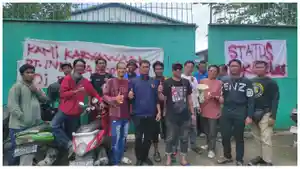UNJUK-RASA-Pekerja-PT-Indomarco-berfoto-bersama.jpg