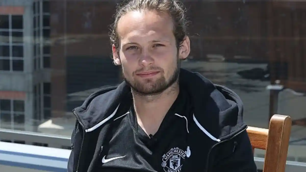Jadi Pemain Serbaguna, Daley Blind Ragu DImainkan Jadi Striker oleh van Gaal