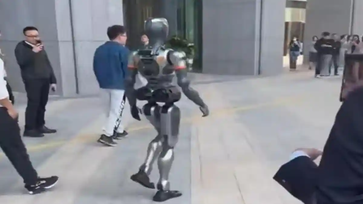 Berjalan Semulus Manusia, Startup China ENgine AI Luncurkan Robot Bernama SE01 