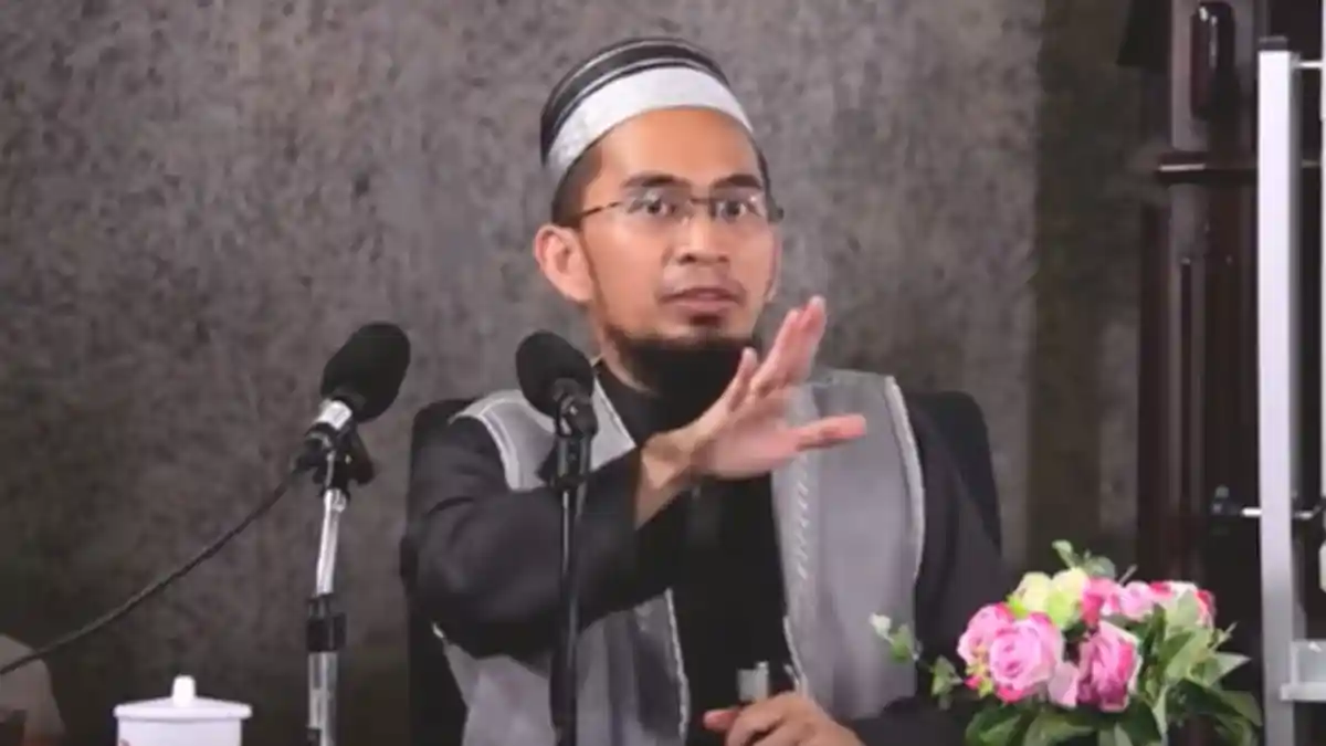 Biodata Ustadz Adi Hidayat, Sering Berikan Beasiswa hingga Umrah untuk Jamaah