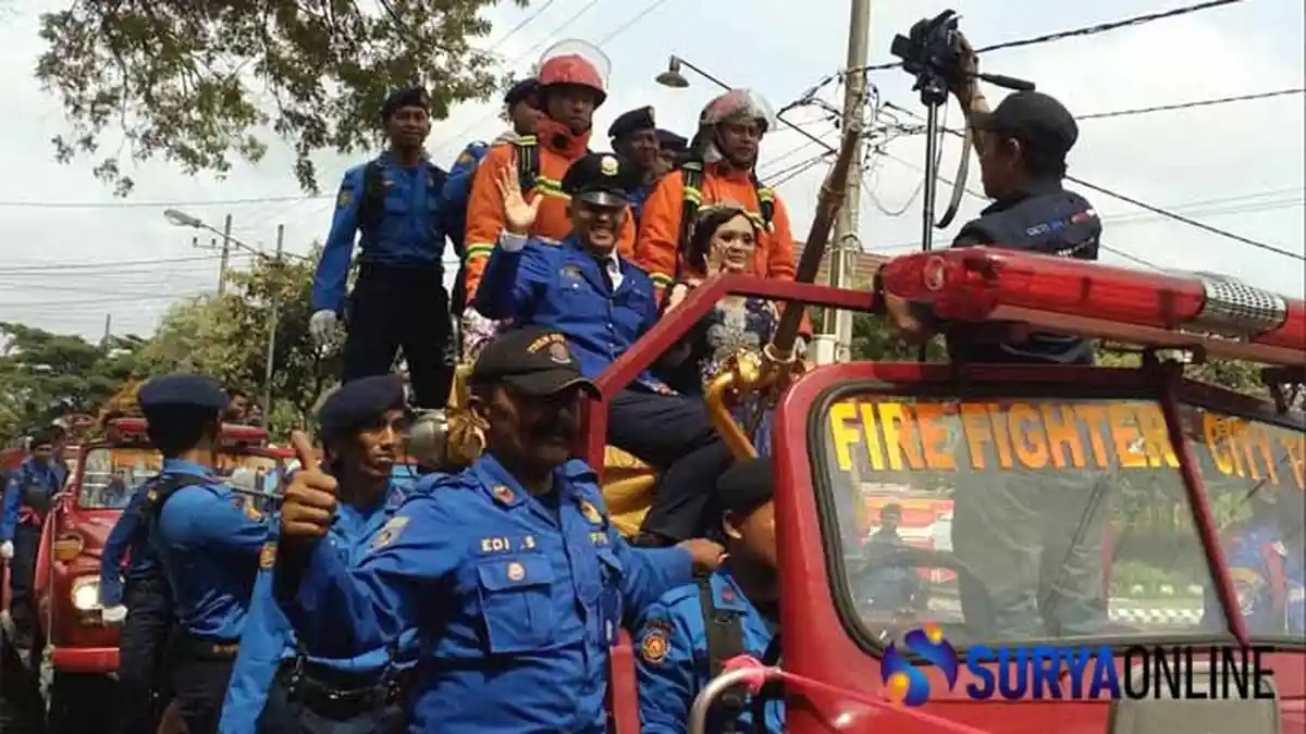 Bak Pangeran, Pernikahan Petugas PMK Diarak Keliling Kota Malang dan Ada Tradisi Nozzle Pora