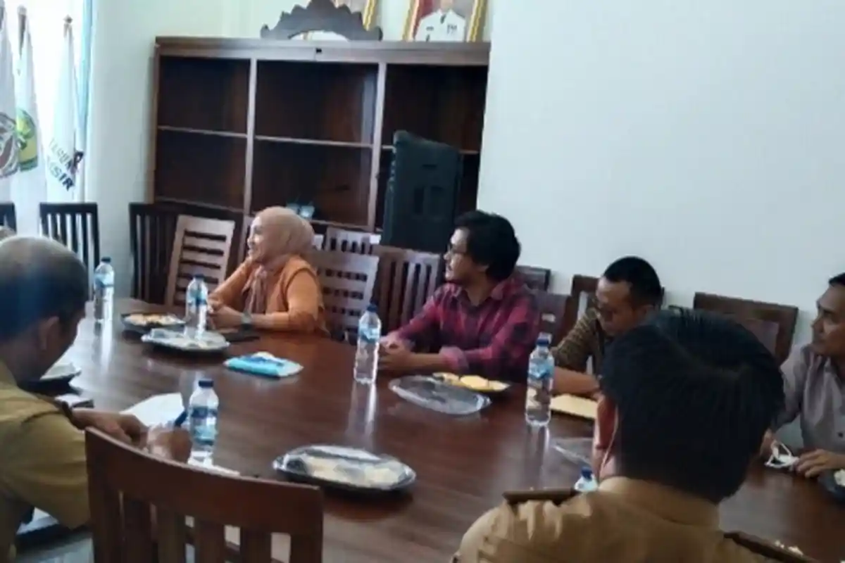 Sambangi Pesisir Barat, Tribun Lampung Disambut Hangat Agus Istiqlal