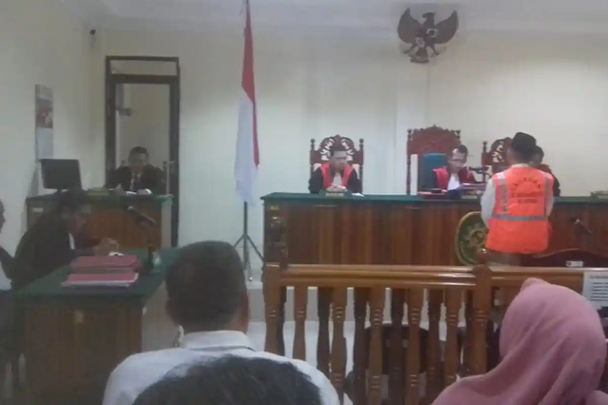 BREAKING NEWS - Isa Anshari Divonis 6 Bulan Penjara, Terbukti Lakukan Ujaran Kebencian ke Cornelis