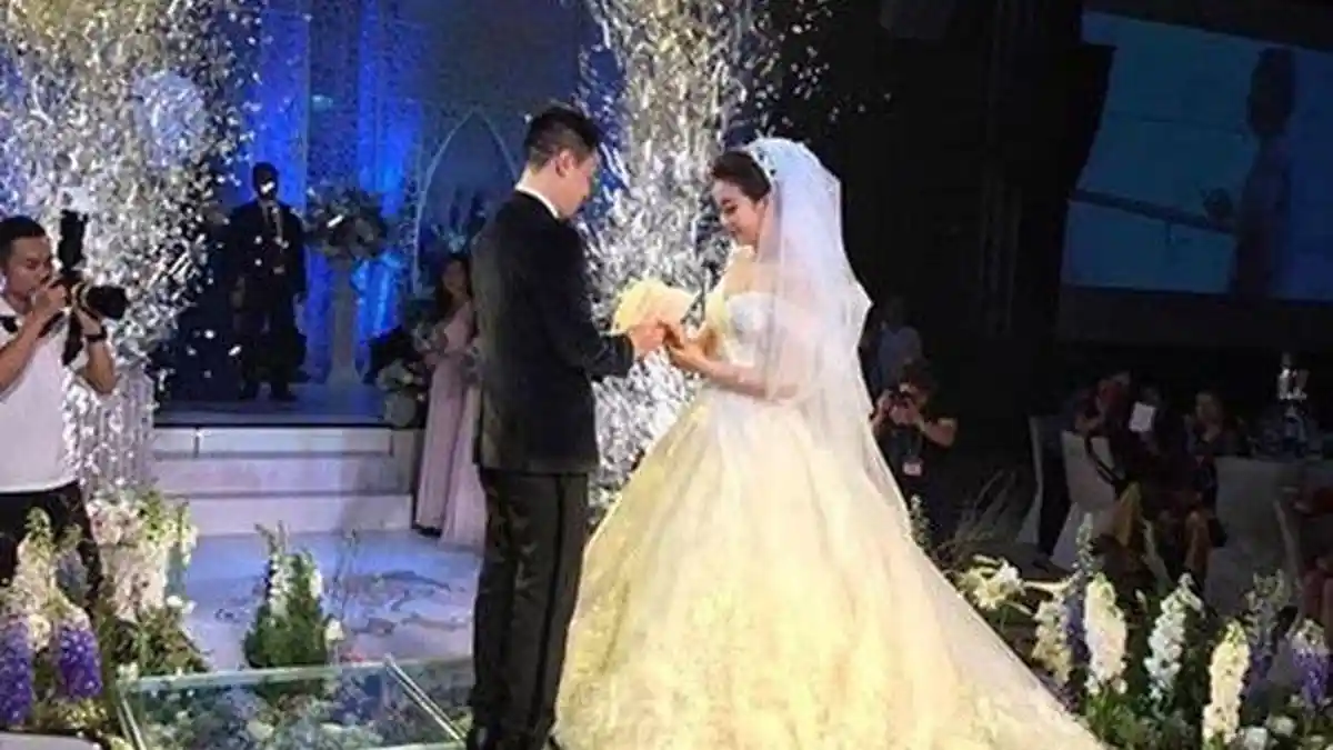 Kenalan di Facebook dan Pacaran 10 Bulan, Wanita Ini Baru Sadar Pria yang Dinikahinya Orang Kaya