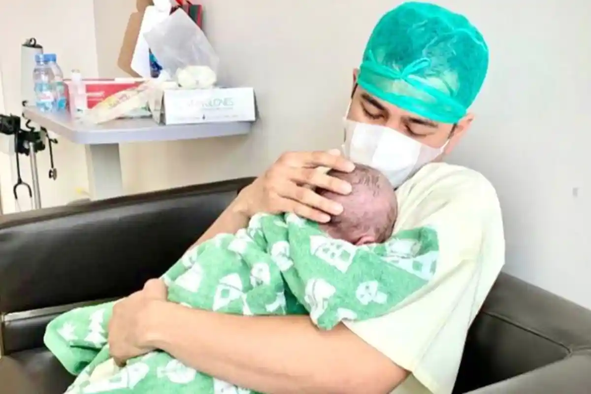 Dijuluki Baby R, Raffi Ahmad dan Nagita Slavina Ungkap Alasan Belum Umumkan Nama Anak Keduanya