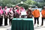 pengurus-ikatan-istri-bumn-menyerahkan-bantuan-secara-simbolis-untuk-korban-gempa.jpg