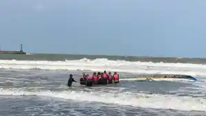 Perahu-terbalik-cilacap-evakuasi.jpg