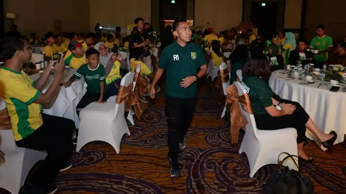 Antangin Ajak Bonek dan Pemain Persebaya Gala Dinner di Shangri-La Hotel Surabaya