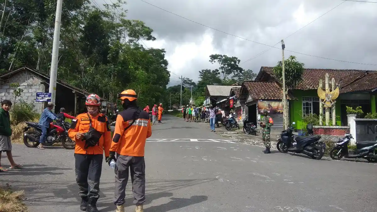 Letusan Gunung Merapi Meningkat, Ratusan Warga Turgo Diminta Turun, Mengungsi Sementara