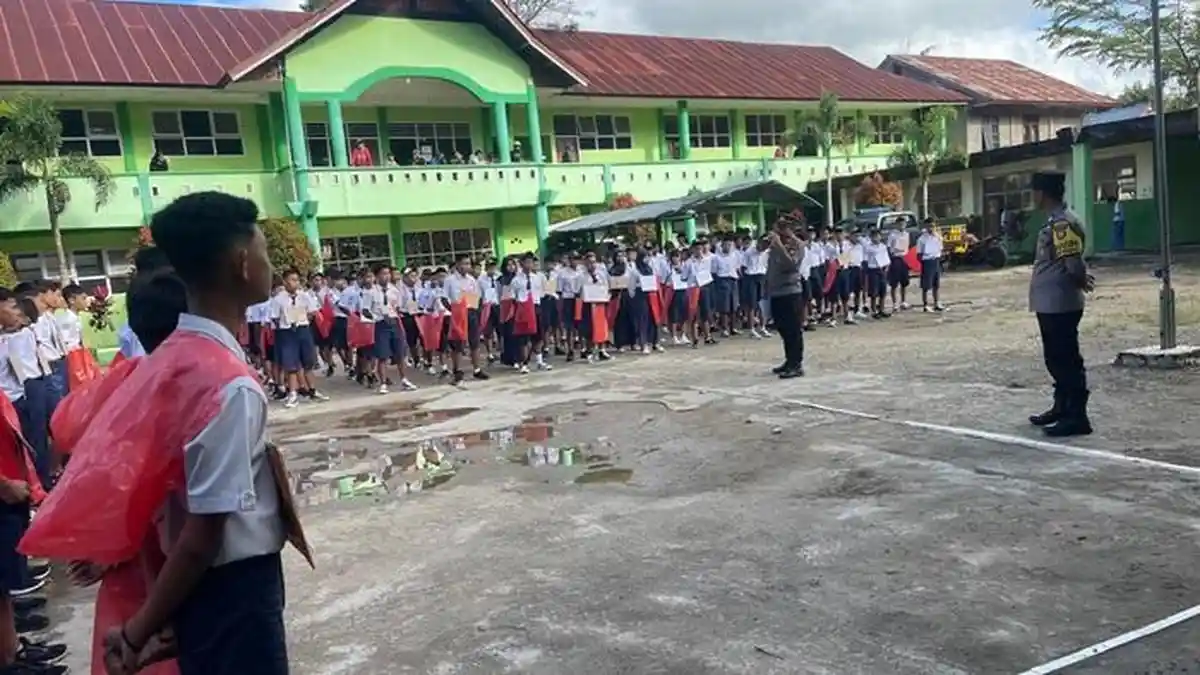 Hari Ketiga MPLS di Tana Toraja, Siswa Dibekali Pengetahuan Norma dan Hukum Langsung oleh Polisi