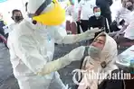 anggota-dewan-dan-staf-dprd-sidoarjo-menjalani-tes-swab-covid-19-ilustrasi-tes-swab.jpg