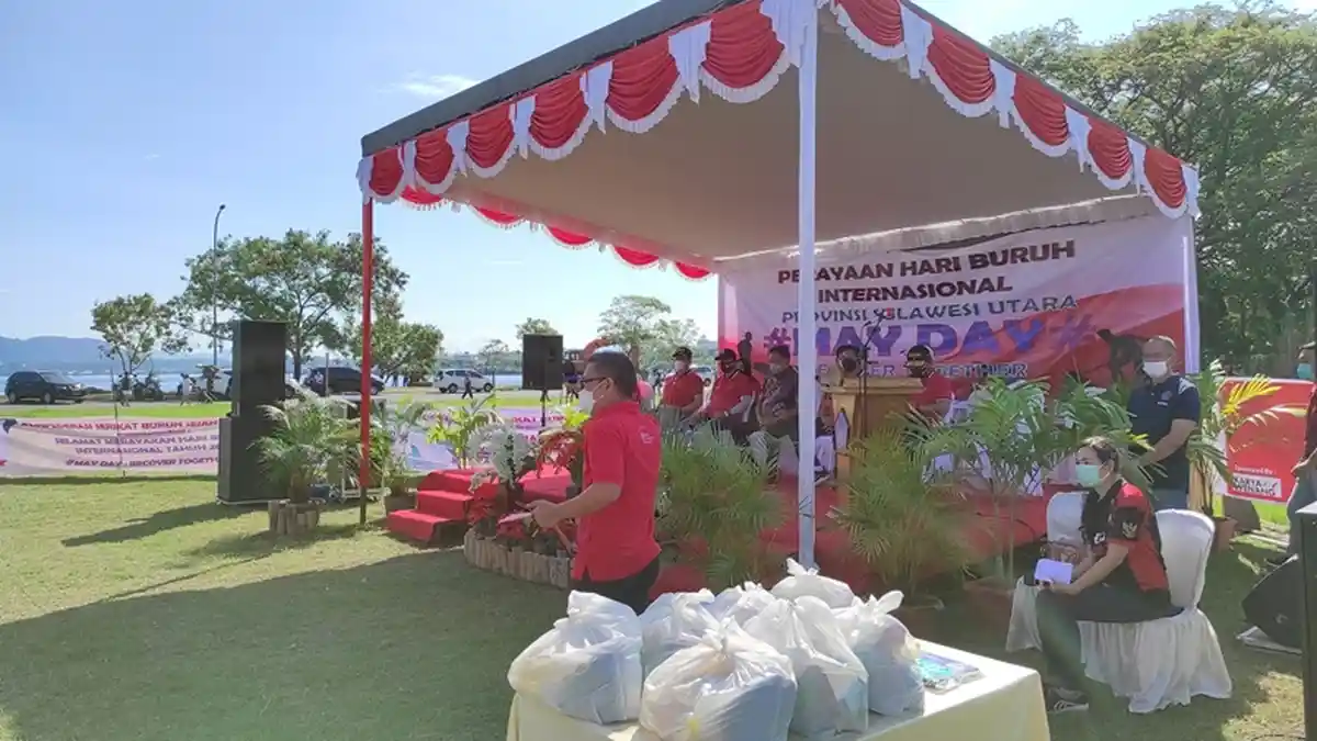 Mayday, Peringatan Hari Buruh di Manado Diwarnai Baksos dan Bersih-bersih Pantai