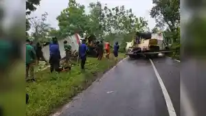 Evakuasi-Truk-Kuningan.jpg