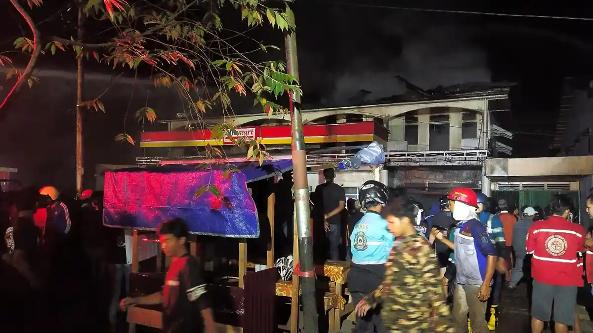 Dugaan Awal Asal Api Pemicu Bangunan Minimarket Alfamart Jalan Budi Utomo Terbakar