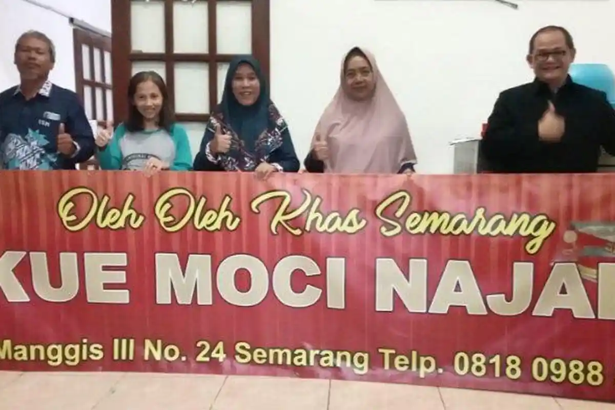 Dosen FE USM Berikan Pelatihan Promosi Melalui Media Sosial Pada UMKM Kue Moci Najah