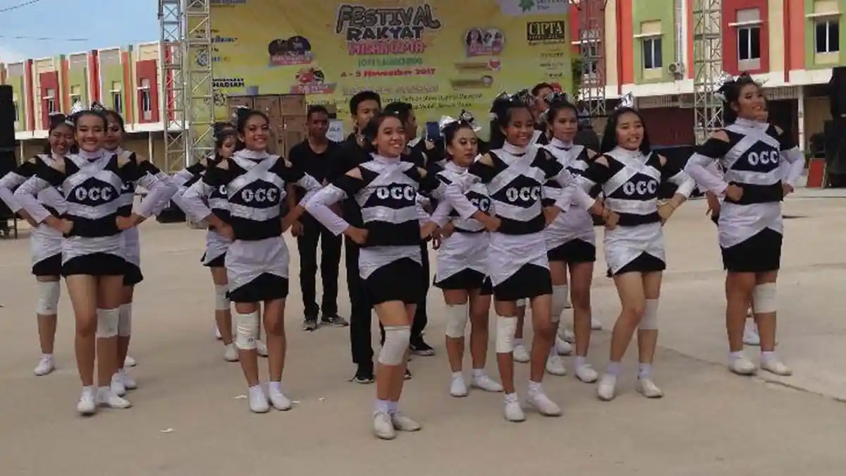 Soft Opening Pasar Cipta Land Tiban - Cheerleader OCC SMAN 8 Batam Tampil Memukau
