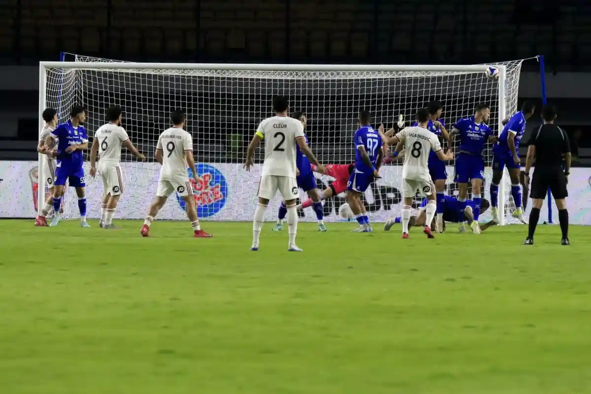 Pemain Asing Persib Bandung Ini Senasib dengan Bintang Persija Musim Lalu, Lebih Banyak Diparkir