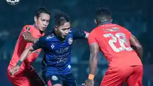 mantan-pemain-persib-bandung-gian-zola.jpg