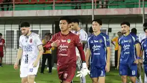 Kiper-PSIM-Yogyakarta-Cahya-Supriadi-saat-memasuki-Stadion-Sultan-Agung-Bantul.jpg