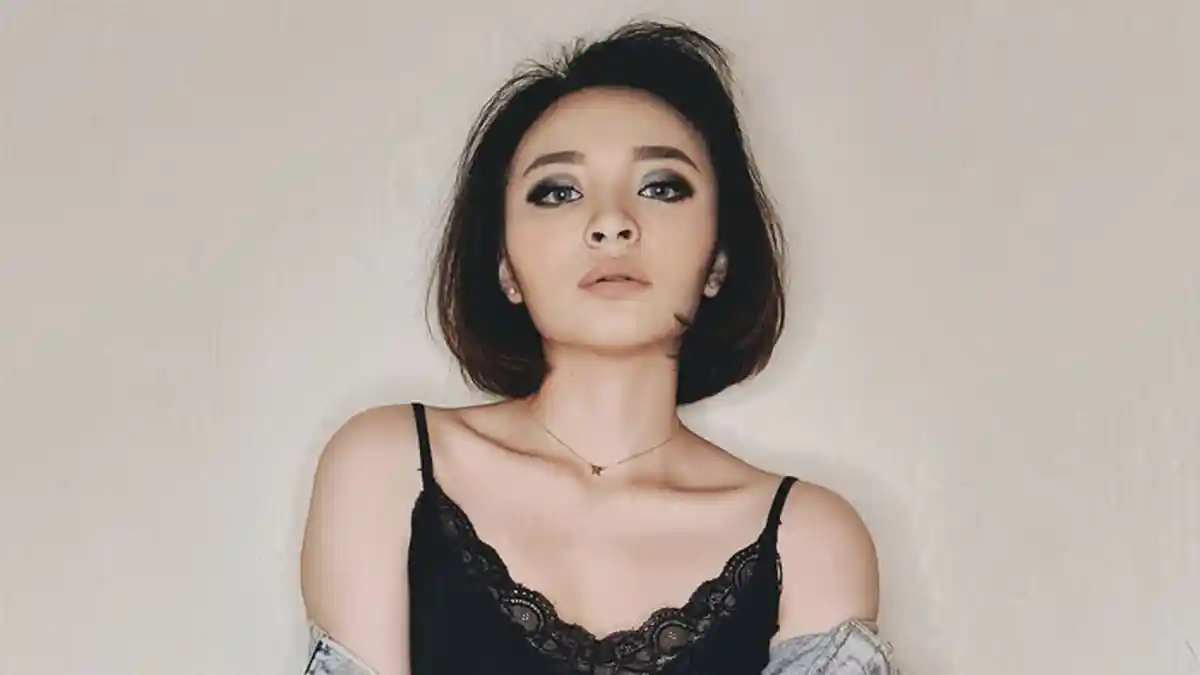 Profil Revina VT Selebgram Berjuluk 'Miss Nyinyir', Cuitannya Viral ...