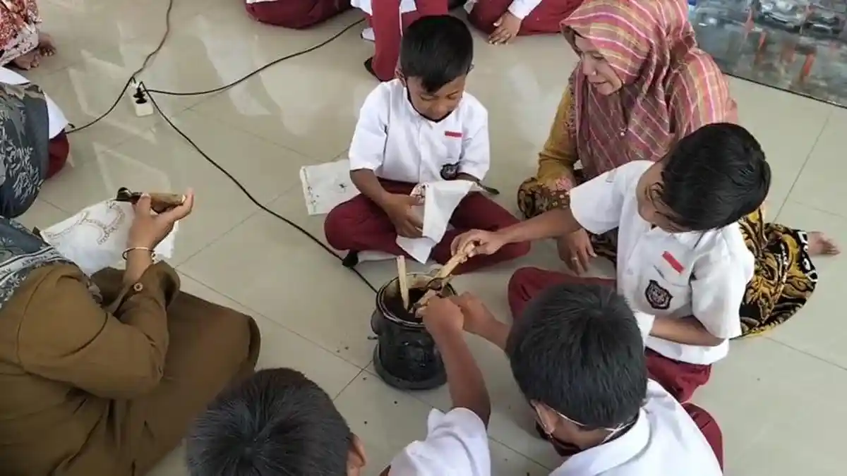 Disdikbud Batang Dorong Batik Rifaiyah Jadi Mulok di Sekolah