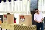 Mayangsari dan Bambang Trihatmojo Nyoblos