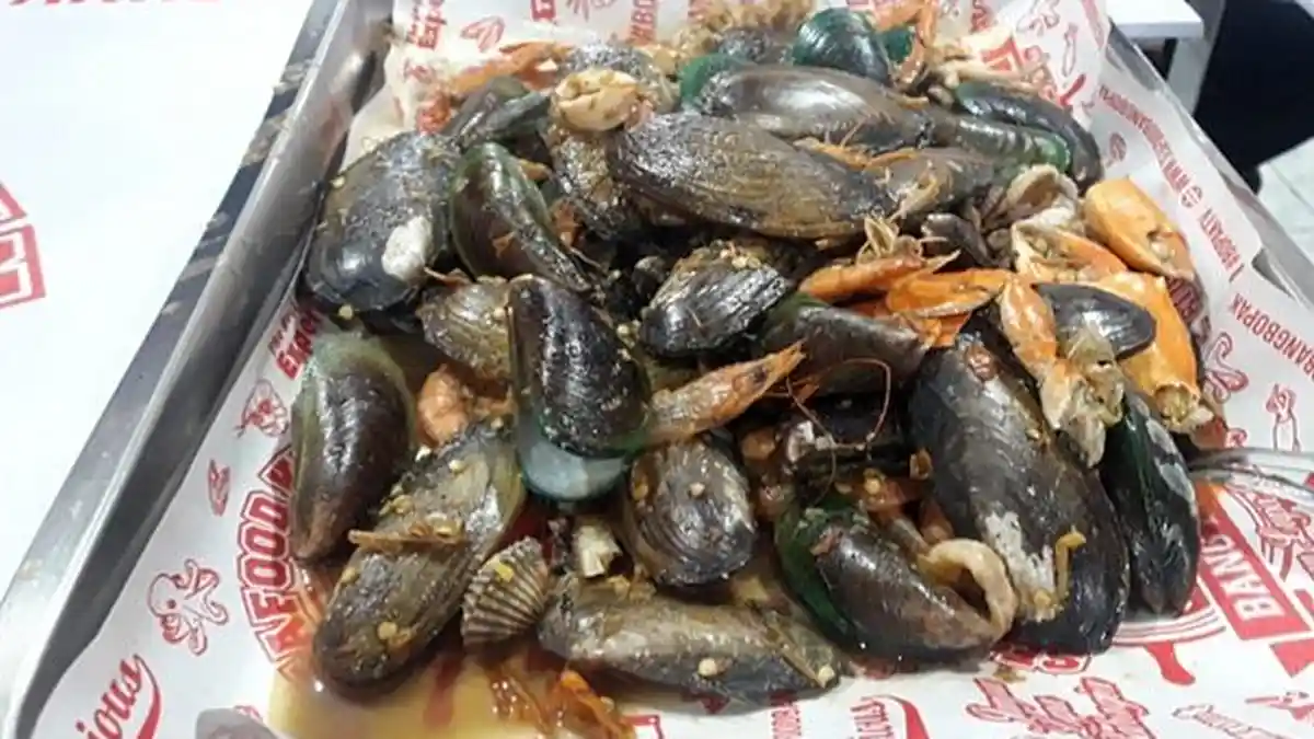 Buka Gerai ke 7 di Cijerah, Seafood Kiloan Bang Bopak Adakan Bagi Bagi Gratis 2 Ton Seafood