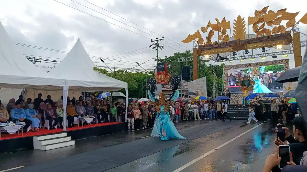Gubernur Gusnar Ingin Jadikan Karawo 'Mesin Uang' Gorontalo, Wamenparekraf Beri Dukungan