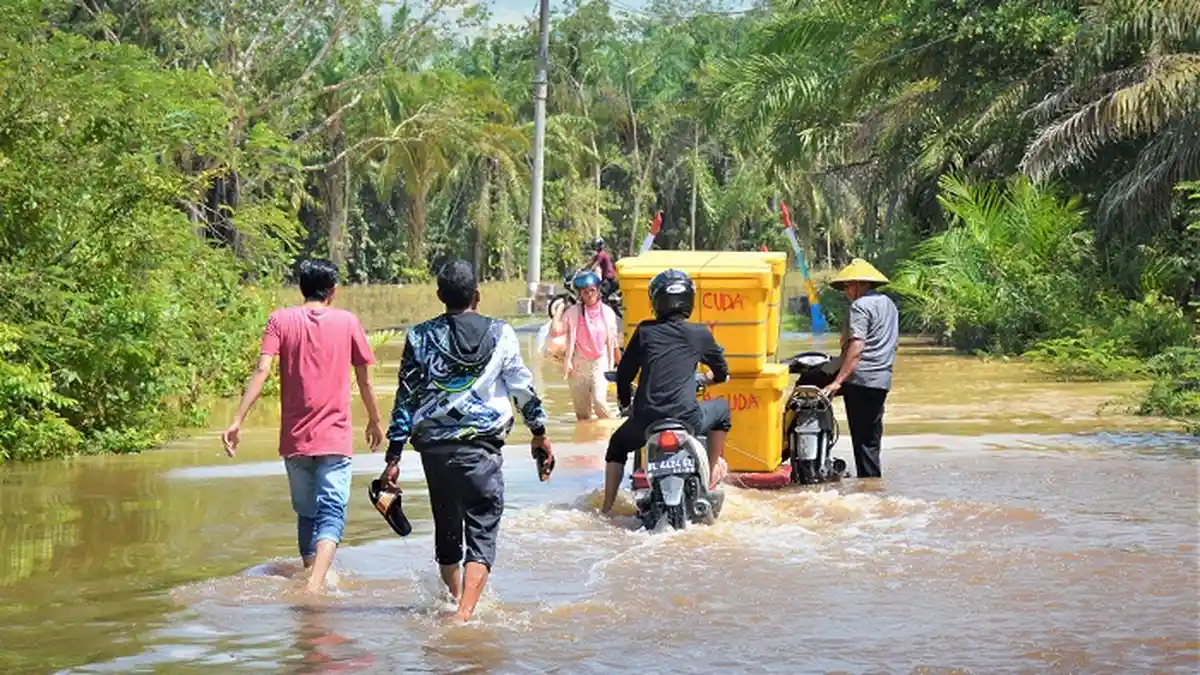 Ratusan Rumah di Aceh Barat Terendam Banjir, Badan Jalan Tergenang Setinggi 50 Cm di Ateung Teupat