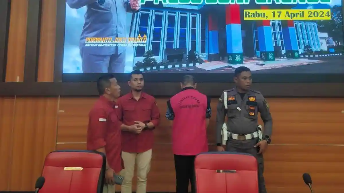 BREAKING NEWS: Mantan Bupati Bone Bolango Gorontalo Hamim Pou Resmi jadi Tersangka Korupsi