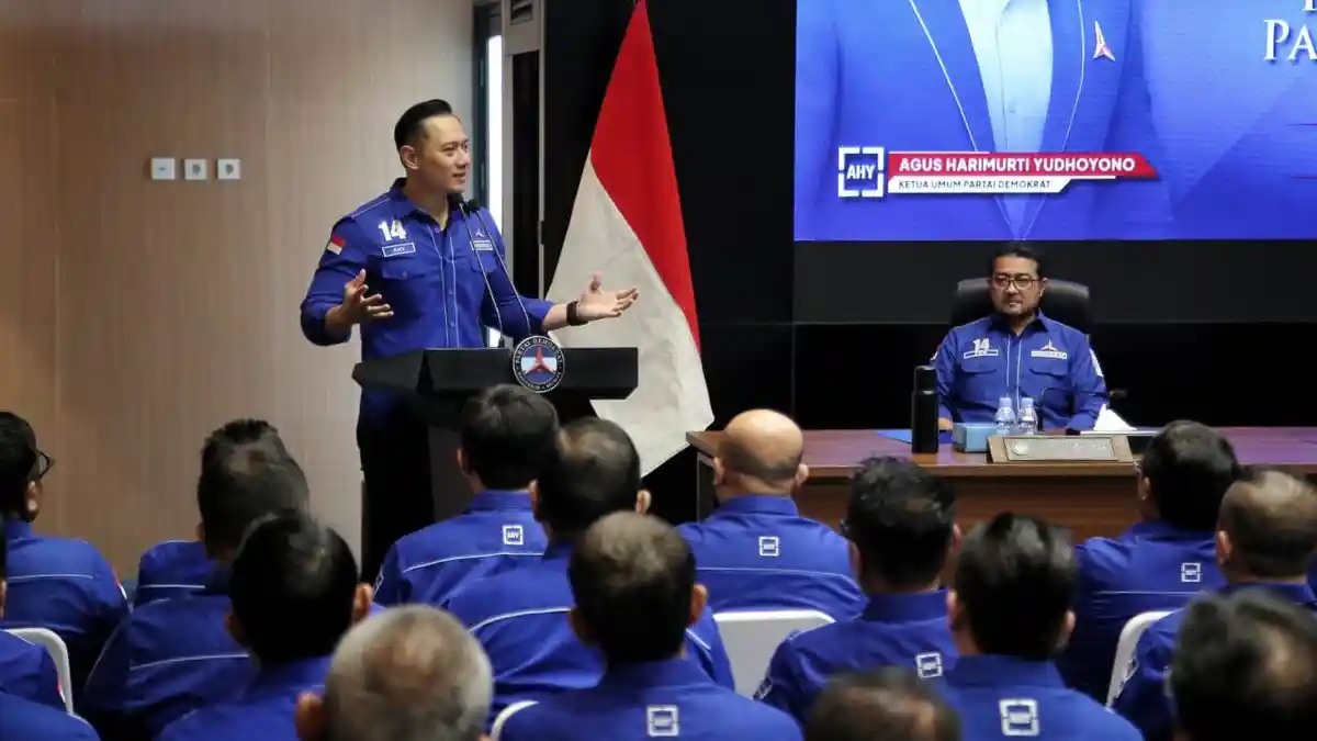 Prabowo Cari Pendamping, Demokrat Sodor Nama Khofifah sebagai Cawapres 