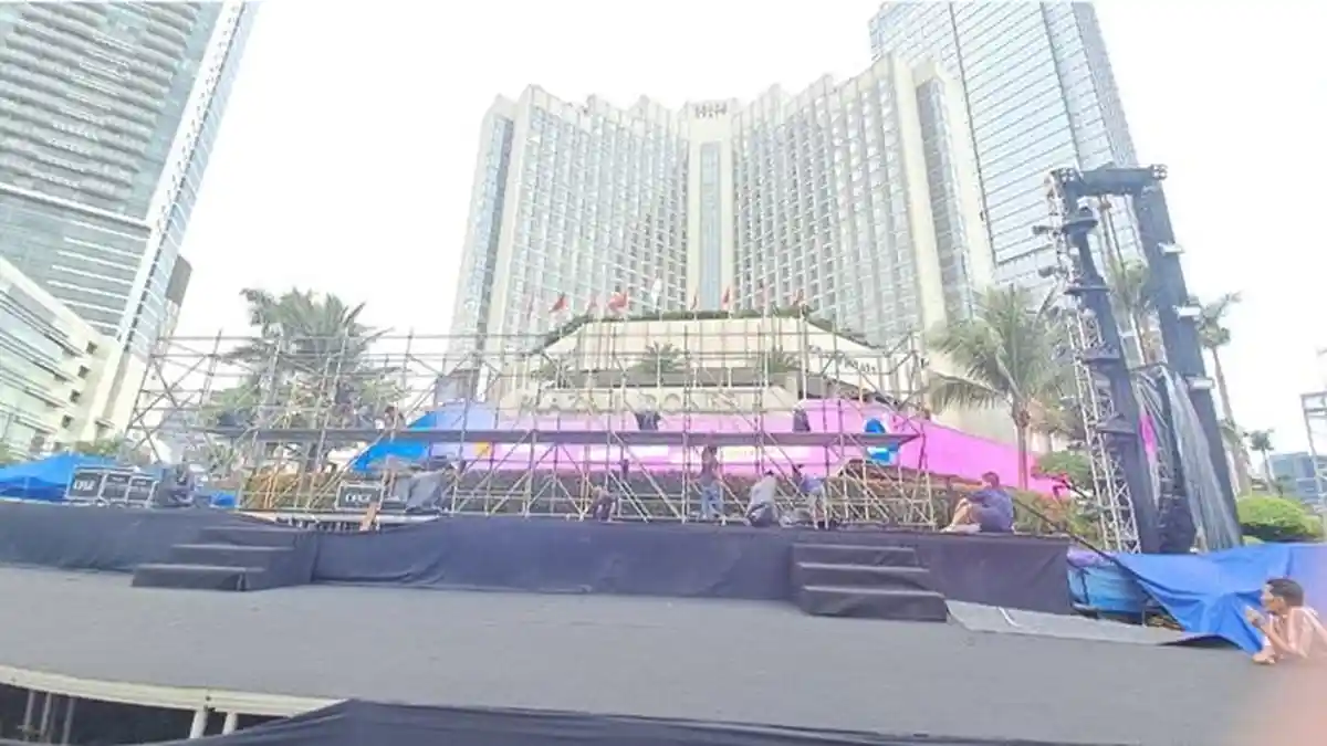 12 Panggung Hiburan Malam Tahun Baru di Sudirman-Thamrin Mulai Terpasang