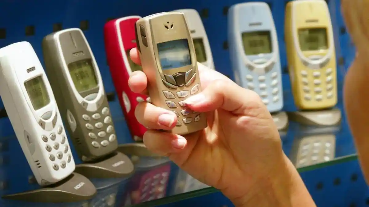 Gen Z Tinggalkan Smartphone dan Beralih ke Ponsel Jadul demi Kesehatan Mental